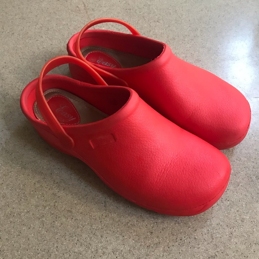 EASY USA Red Casual Beach Clogs 8